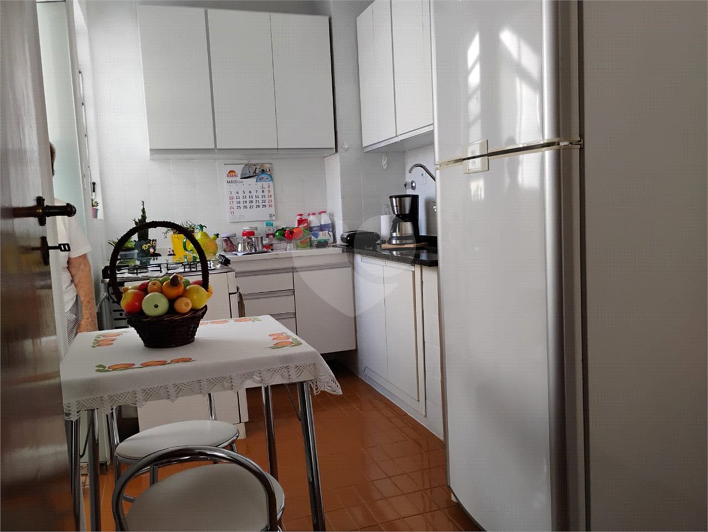 Vende-se apartamento no Jardim Aeroporto com 03 dormitórios