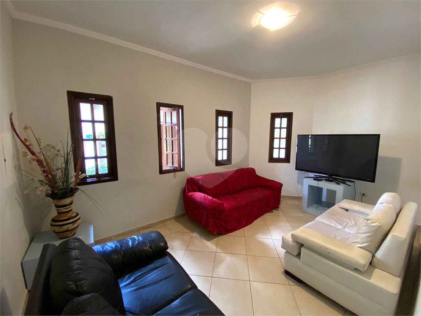 Sobrado à venda com 5 suítes em Jardim dos Ipês, Suzano, SP