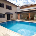 Sobrado excelente com piscina. Espaço gourmet. Salão de festas. Home office. Rua particular