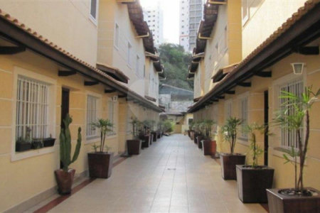 Casa à venda com 3 quartos, sendo 1 suíte, no condomínio Villa Jardim Sul, São Paulo - SP