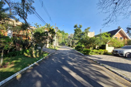 Casa à venda com 4 suítes no condomínio Villa Viana II, Cotia - SP