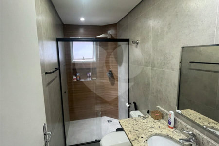 Casa à venda com 3 quartos, sendo 1 suíte, no condomínio Residencial Villagio Vitória, Guarulhos - SP