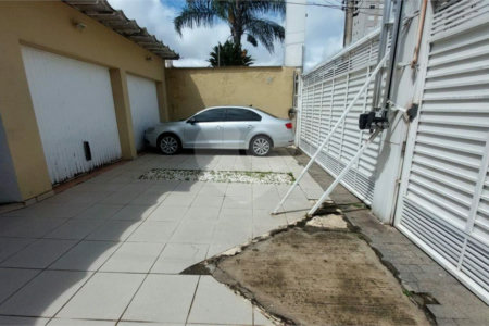 Casa à venda com 4 quartos, sendo 2 suítes,  em Vila Alexandria, São Paulo, SP