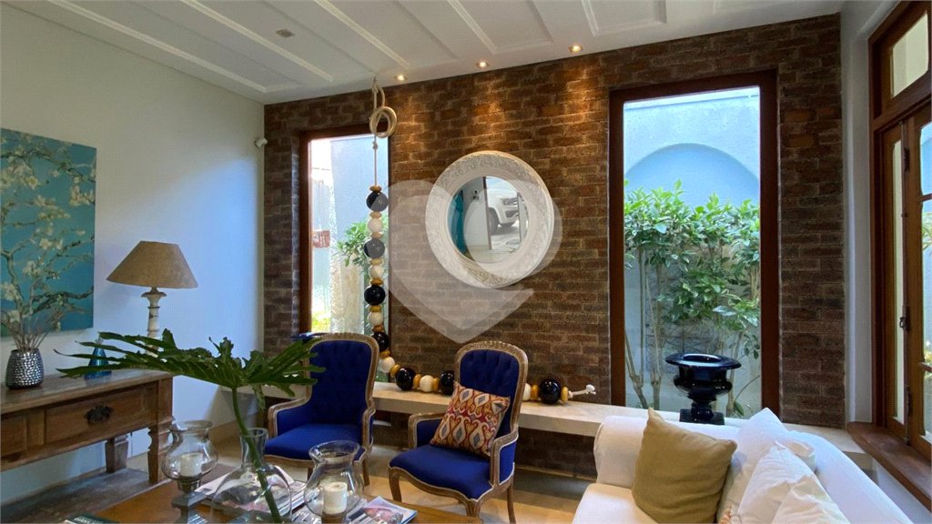 Casa à venda com 1 quarto, sendo 3 suítes, no Centro, Porto Seguro, BA