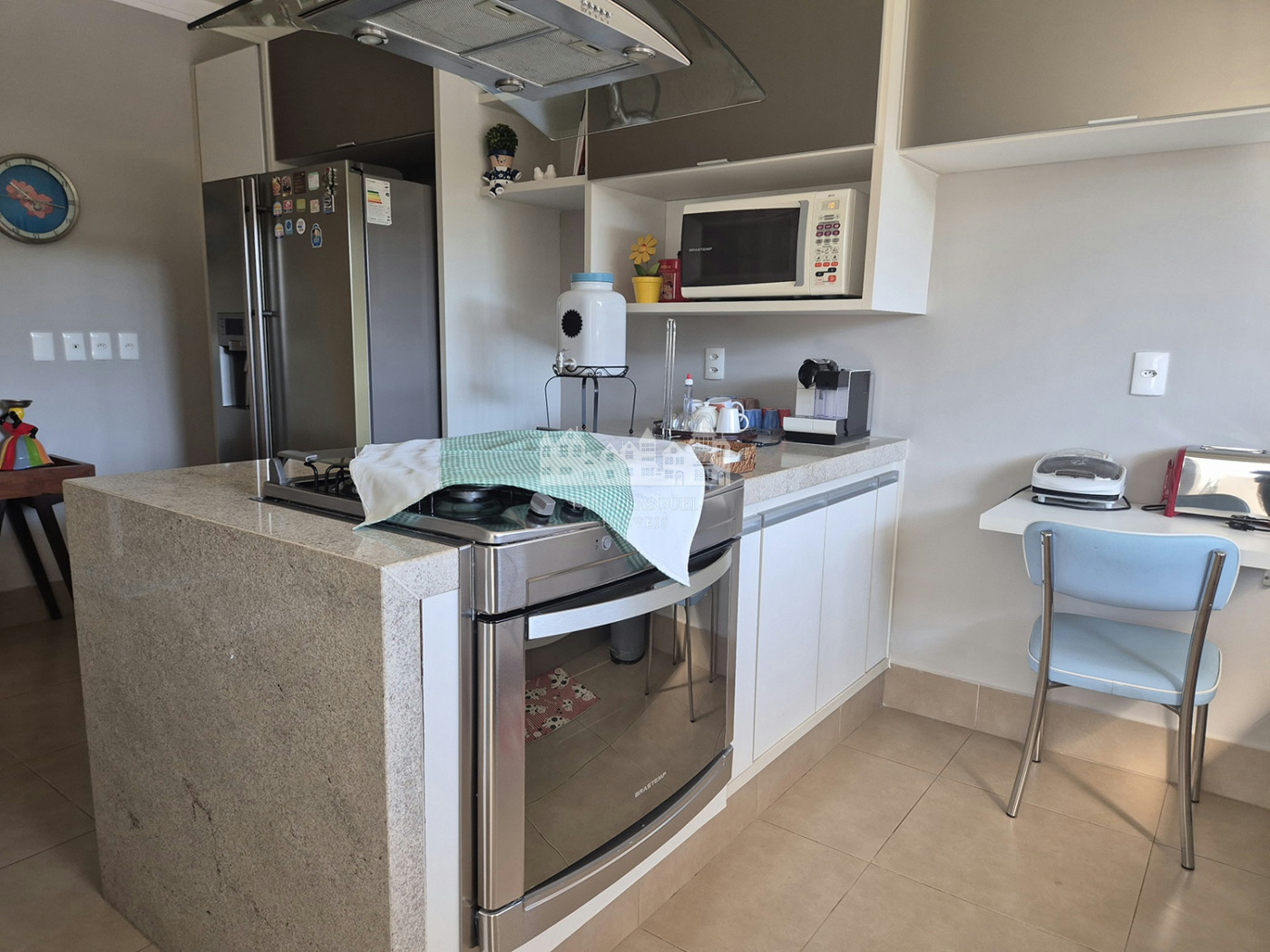 Casa térea à venda com 3 quartos, sendo 2 suítes, em Condomínio Flamboyant-B, Atibaia - SP