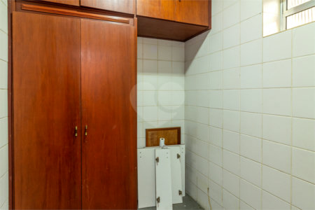 Casa à venda com 4 quartos, sendo 3 suítes,  no condomínio Vila das Flores, São Paulo - SP