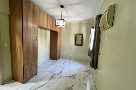 Apartamento 2 dormitórios com vaga de garagem lado praia na Enseada Guarujá