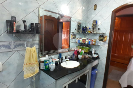 Casa à venda com 4 quartos, sendo 1 suíte, em Bangu, Rio de Janeiro, RJ