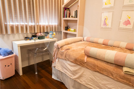 Apartamento à venda com 5 quartos, sendo 4 suítes,  em Parque Reboucas, São Paulo, SP