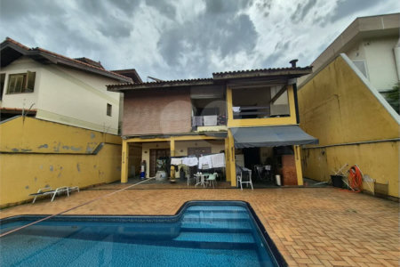Casa a venda com piscina