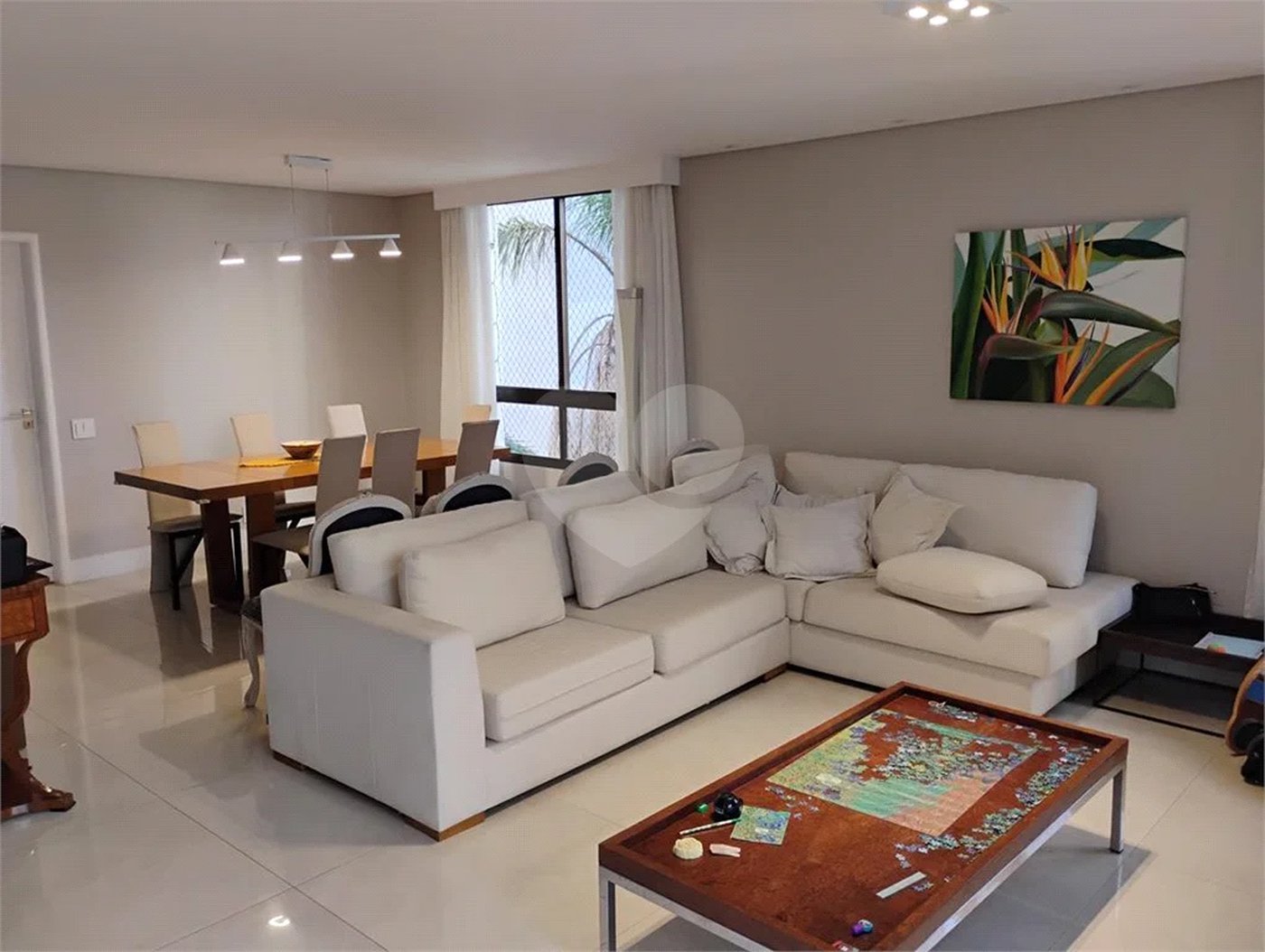 Apartamento reformado , 3 suítes , 3 vagas. Próximo a Avenida Paulista e metrô Brigadeiro . Prédio de construtora renomada. Único !
