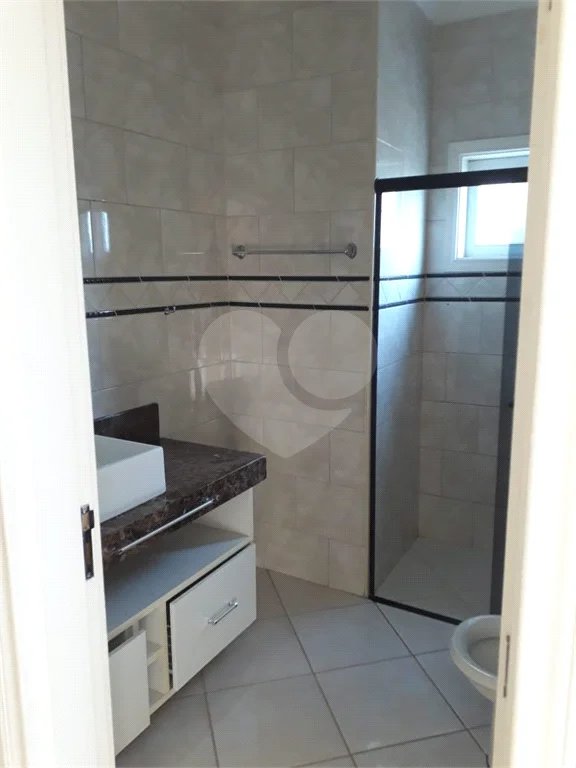 Sobrado à venda com 3 quartos, sendo 1 suíte,  em Condomínio Residencial Terras do Caribe, Valinhos, SP
