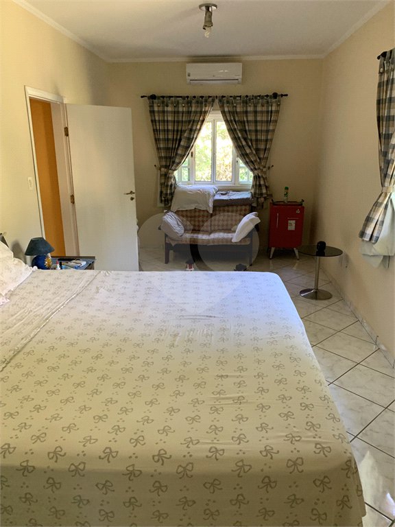 Casa à venda com 5 quartos, sendo 2 suítes, no condomínio Capela do Barreiro, Itatiba - SP