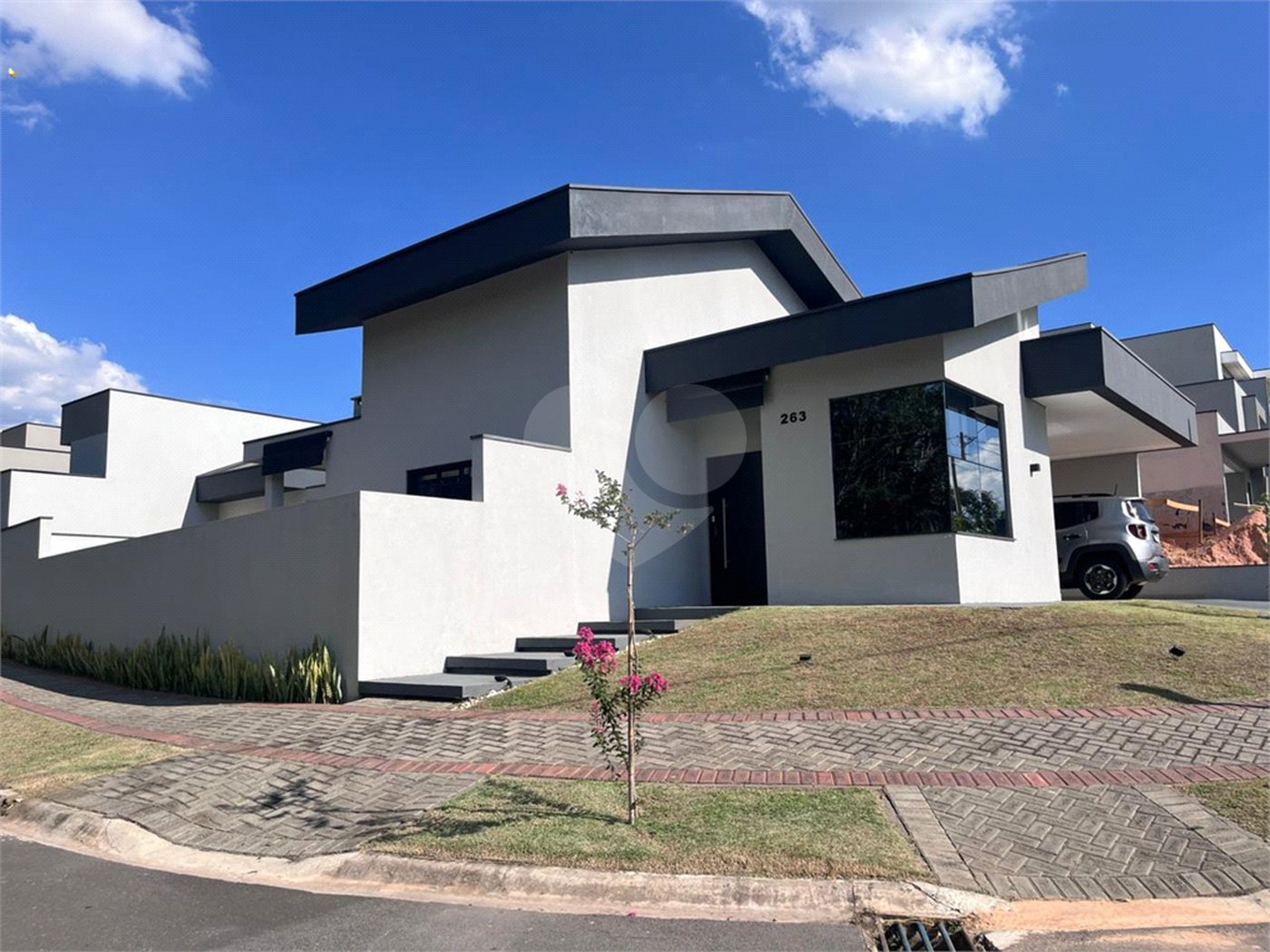 Casa à venda com 3 quartos, sendo 1 suíte, no condomínio Jardim Laguna, Indaiatuba - SP
