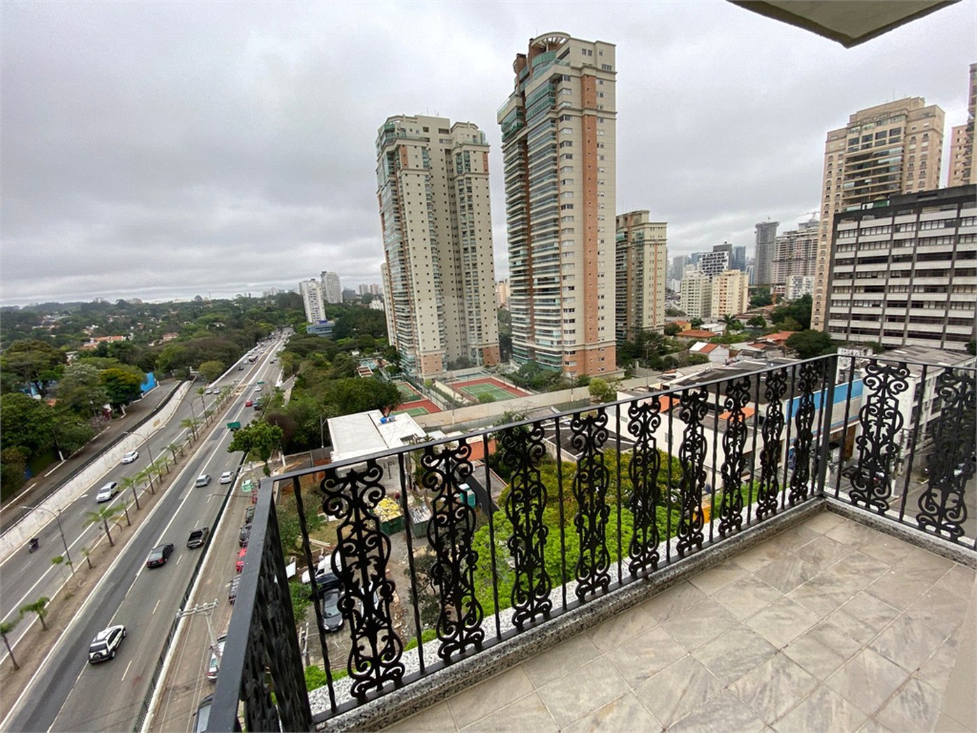 Cobertura à venda com 3 quartos, sendo 1 suíte,  em Brooklin Paulista, São Paulo, SP