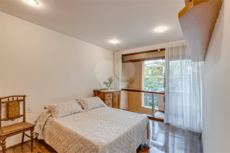 Casa à venda com 5 quartos, sendo 4 suítes, em Alto da Boa Vista, São Paulo, SP