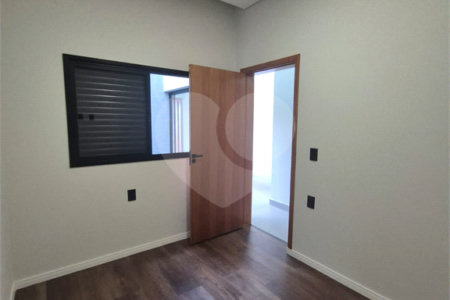 Casa à venda com 3 quartos, sendo 1 suíte,  no condomínio Horto Florestal Villagio, Sorocaba - SP