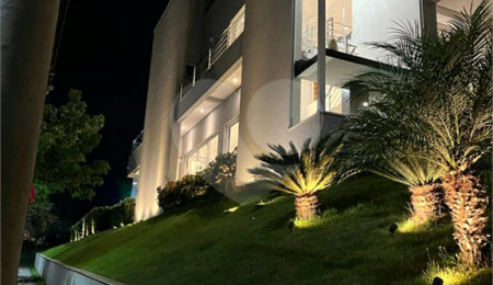 Casa à venda com 4 suítes no condomínio Figueira Garden, Atibaia - SP