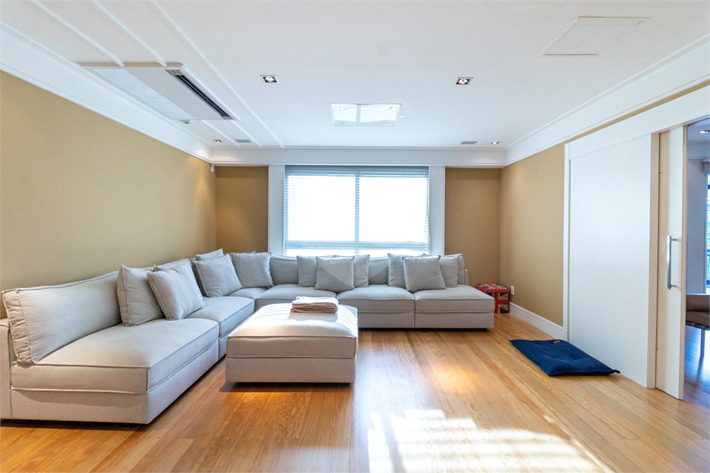 Apartamento à venda com 5 suítes em Moema, São Paulo, SP
