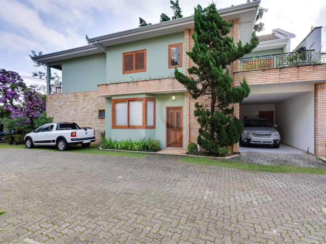 Casa à venda com 4 quartos, sendo 2 suítes,  no condomínio Residencial Granja Julieta, São Paulo - SP
