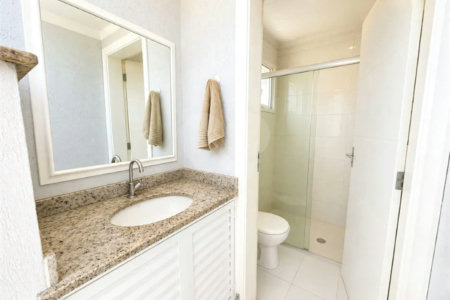 Casa à venda com 3 suítes no condomínio Recanto dos Paturis, Vinhedo - SP