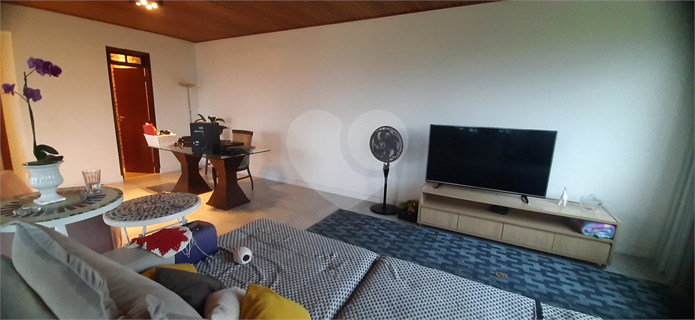 Casa à venda com 3 quartos, sendo 1 suíte, no condomínio Alpes da Cantareira, Mairiporã - SP