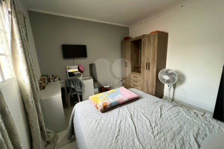 Sobrado à venda com 3 quartos, sendo 1 suíte, em Lopes de Oliveira, Sorocaba, SP