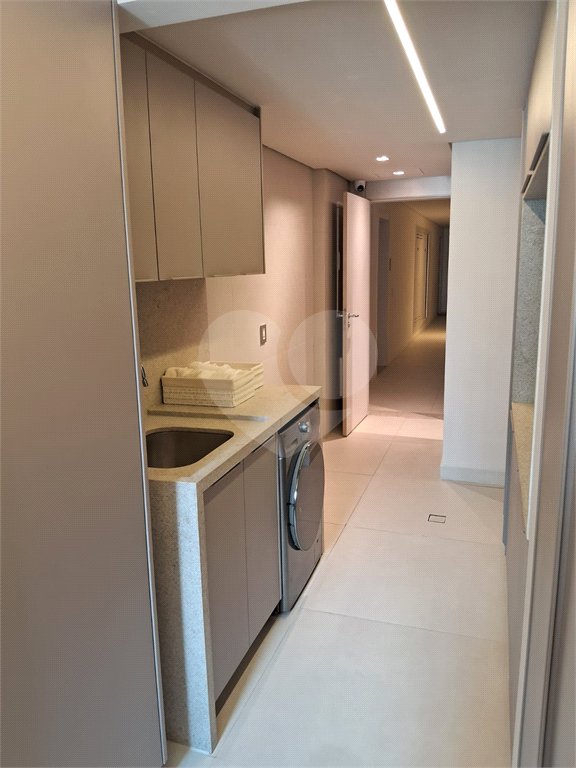 Apartamento à venda com 3 suítes em Moema, São Paulo, SP