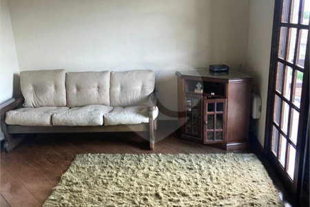 Sobrado à venda com 3 quartos, sendo 1 suíte,  em Vila Suissa, Mogi das Cruzes, SP