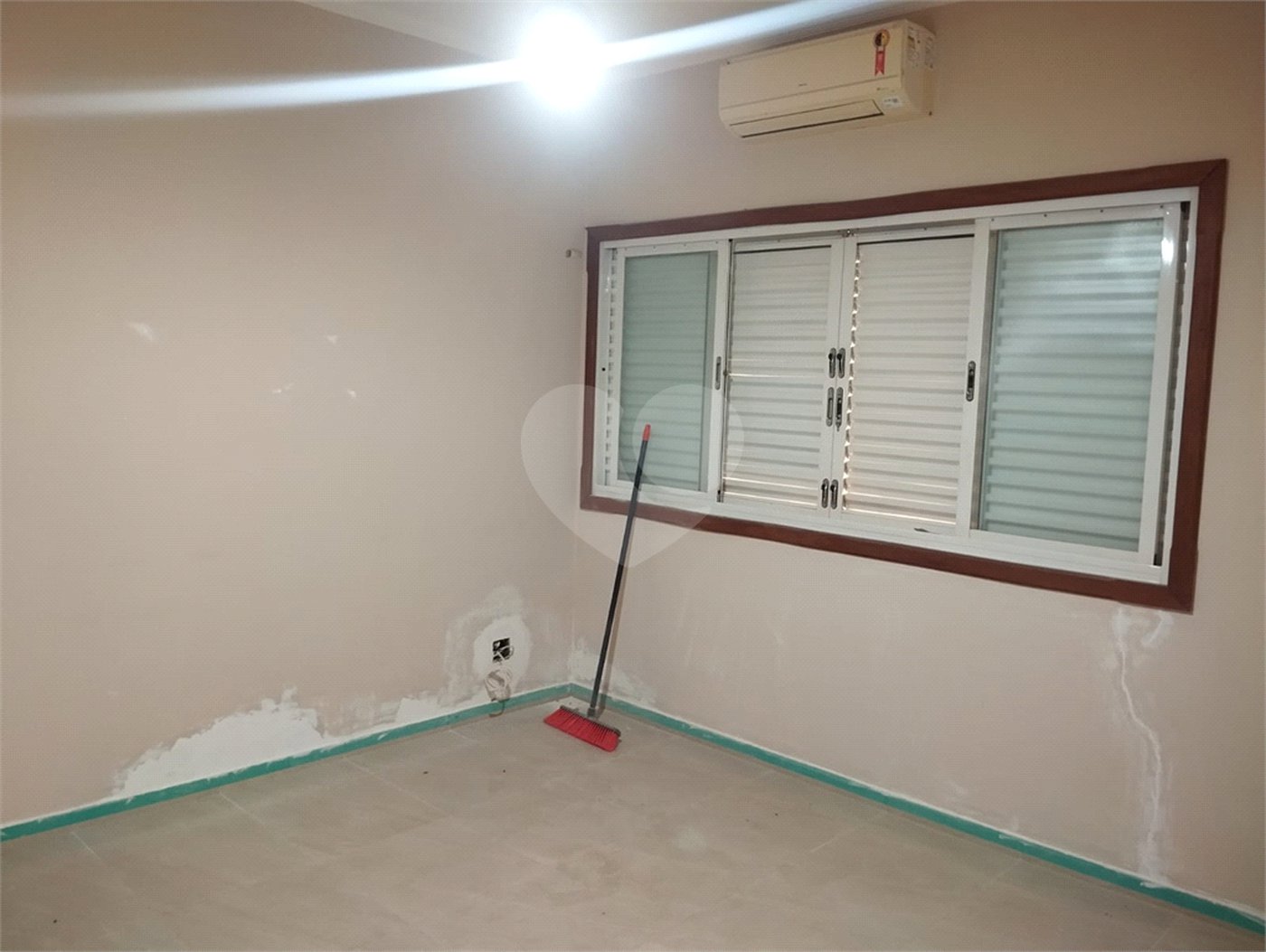 Sobrado à venda com 4 quartos, sendo 3 suítes, em Altos do Jaraguá, Araraquara, SP