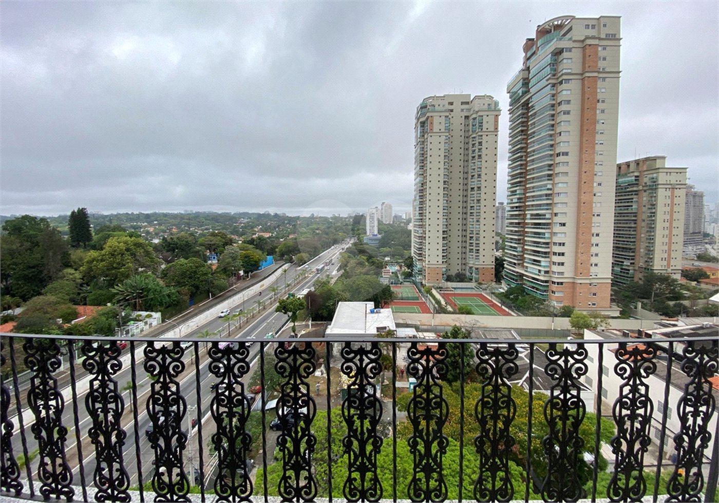 Cobertura à venda com 3 quartos, sendo 1 suíte,  em Brooklin Paulista, São Paulo, SP