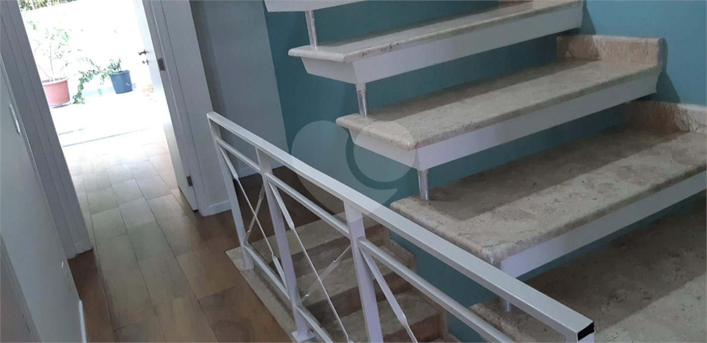 Casa à venda com 3 quartos, sendo 1 suíte, no condomínio Reserva das Flores - Casas, Guarulhos - SP