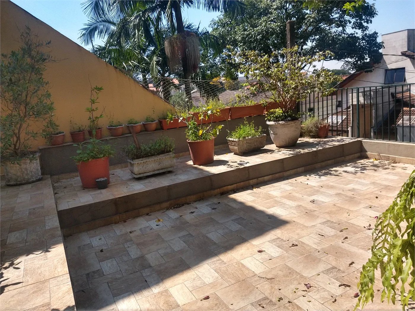 Sobrado à venda com 4 quartos, sendo 1 suíte,  em Parque dos Príncipes, São Paulo, SP