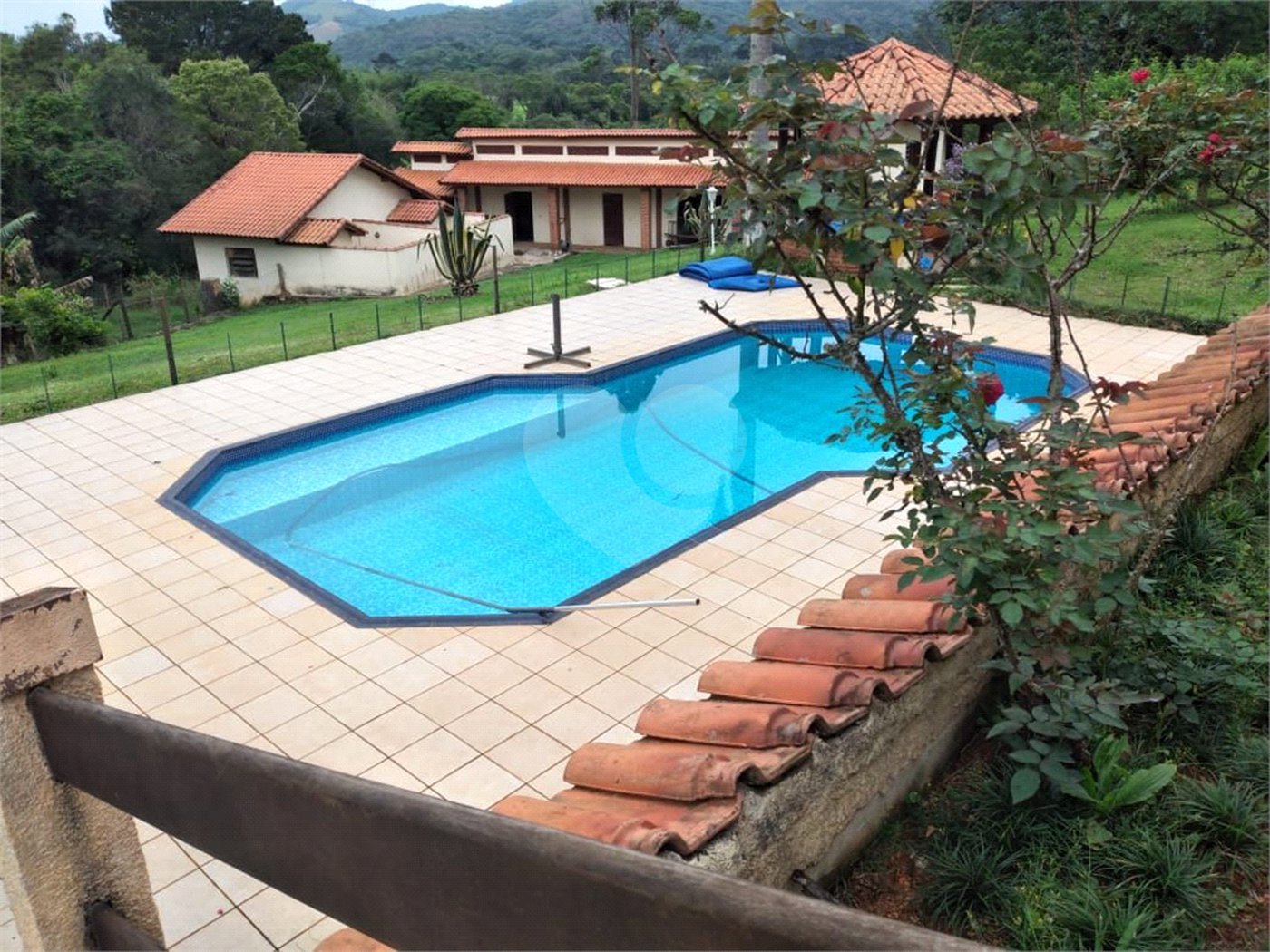 Chácara à venda com 4 quartos, sendo 3 suítes, em Ibiúna, Ibiúna, SP