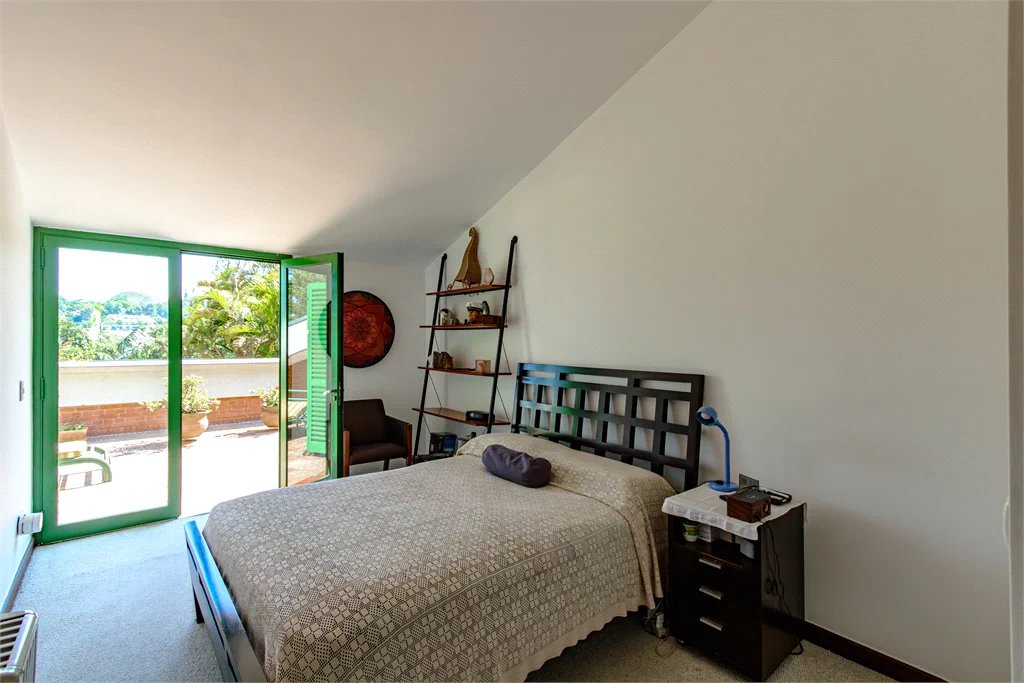 Casa à venda com 4 quartos, sendo 1 suíte,  em Jardim Leonor, São Paulo, SP