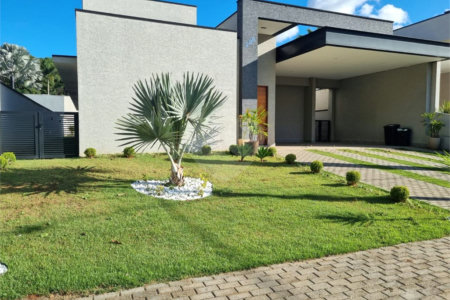 Casa à venda com 4 suítes no condomínio Figueira Garden, Atibaia - SP