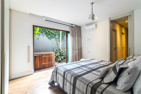 Casa de Vila à venda com 4 quartos, sendo 3 suítes, em Vila Nova Conceição, São Paulo, SP