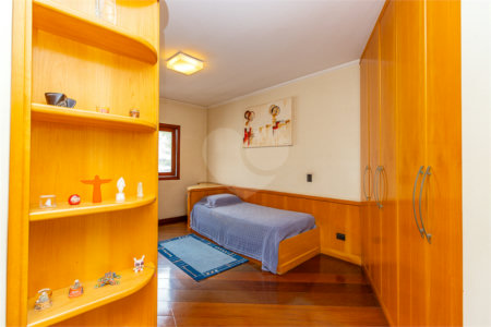 Casa à venda com 5 quartos, sendo 3 suítes,  no condomínio Residencial Morumbi, São Paulo - SP