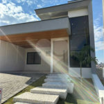 Casa à venda com 3 suítes no condomínio Condomíno Helena Maria, Sorocaba - SP