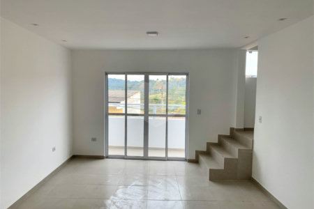 Sobrado à venda com 3 quartos, sendo 2 suítes, em Vila Granada, Mairinque, SP