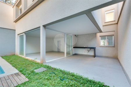 Casa à venda com 4 suítes no condomínio Vila Arese, São Paulo - SP