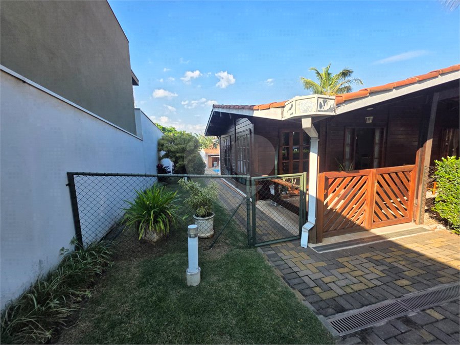 Casa à venda com 3 quartos, sendo 1 suíte, no condomínio Estância Marambaia, Vinhedo - SP