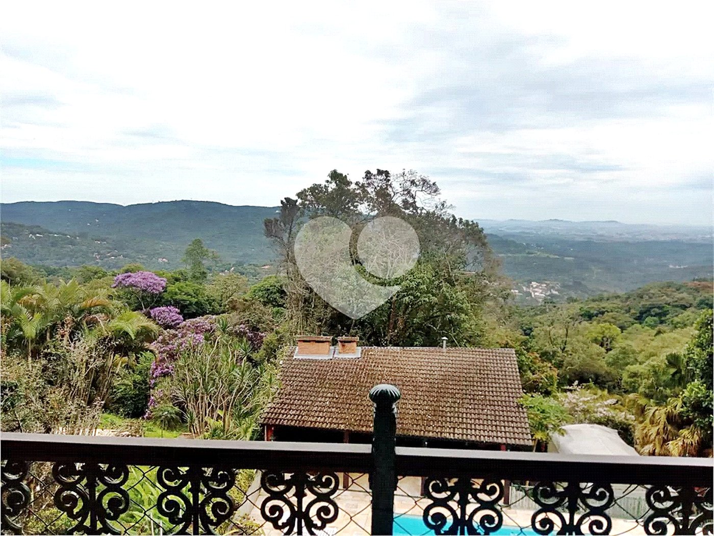 Casa à venda com 5 quartos, sendo 4 suítes, em Roseira, Mairiporã, SP
