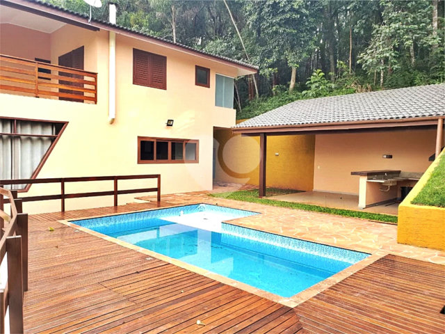 Casa à venda com 7 quartos, sendo 5 suítes,  no condomínio Sausalito, Mairiporã - SP