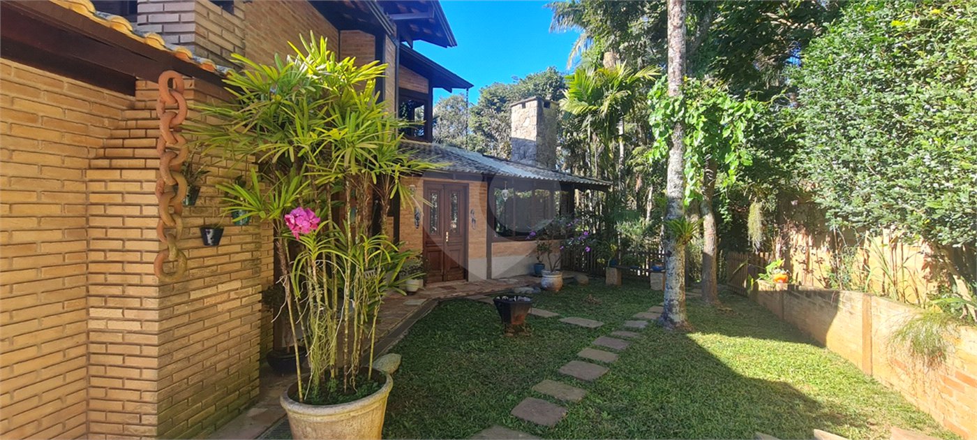 Casa à venda com 4 suítes em Serra da Cantareira, Mairiporã, SP