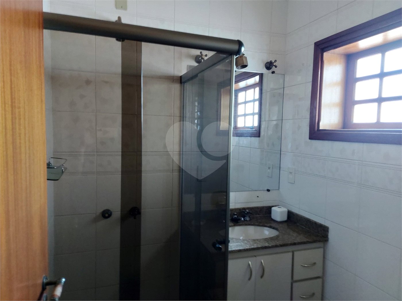 Sobrado à venda com 5 quartos, sendo 4 suítes, em Santa Rosa, Vinhedo, SP