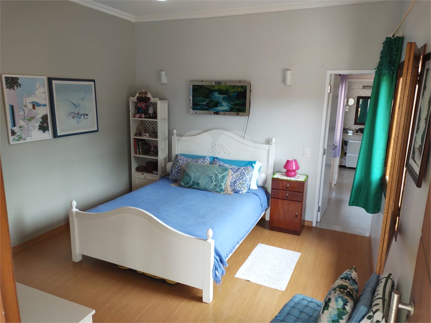 Casa à venda com 4 quartos, sendo 2 suítes, no condomínio Fazendinha Chácara Vale do Rio Cotia, Carapicuíba - SP