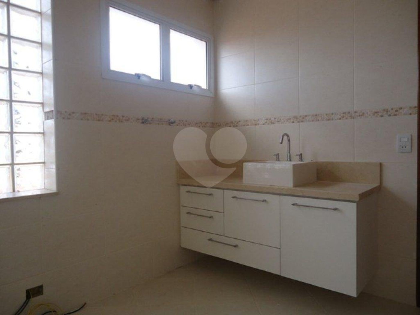 Sobrado à venda com 3 quartos, sendo 1 suíte, em Vila Irmãos Arnoni, São Paulo, SP