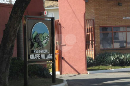 Casa à venda com 3 quartos, sendo 1 suíte, no condomínio Residencial Grape Village, Vinhedo - SP