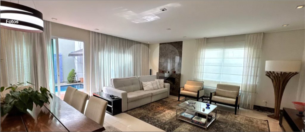 Casa à venda com 4 quartos, sendo 3 suítes,  no condomínio Vila das Flores, São Paulo - SP
